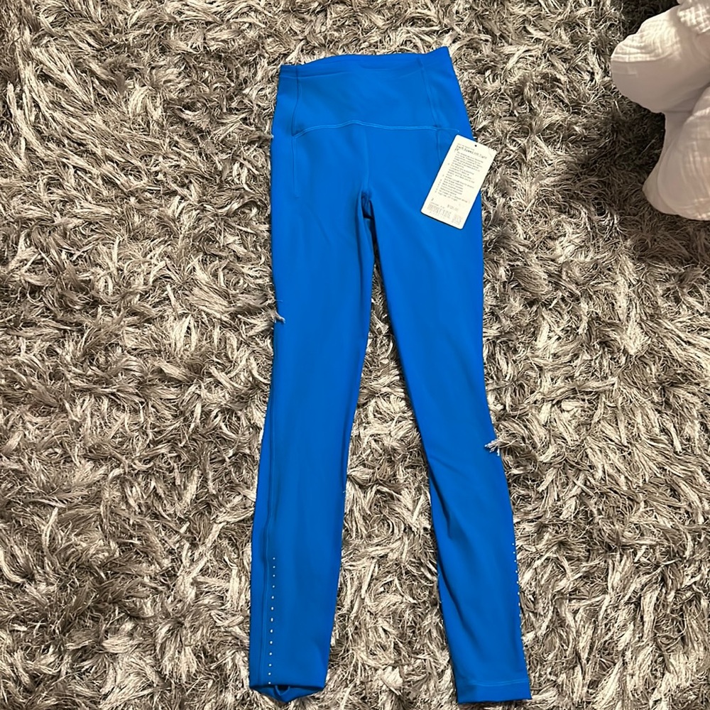 Lululemon leggings poolside